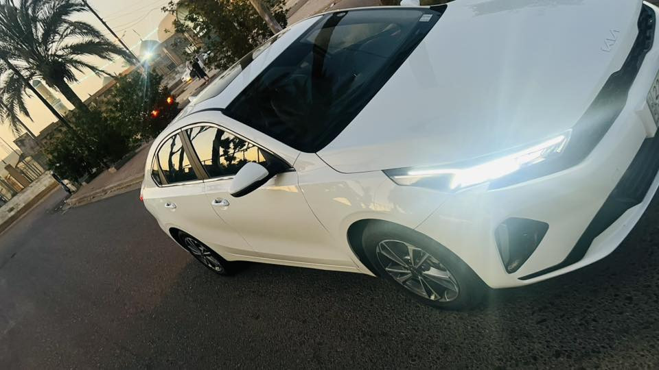السلام عليكم ورحمه الله وبركاته✋
كي 3 موديل 2022 للبيع 
 فول مواصفات
محرك 1500 دبل نوزل 
تبريد قطعتين 
تحكم ستيرن 
مثبت سرعة 
مود درايف 4 وضعيات قيادة 
شاشة كبيرة 
اوتو هولد 
 هاند بريك دكمة 
تسخين مري 
فتحات تبريد تحت المقاعد 
فتحة 
شحن اللاسلكي 
مقاعد جلد 

سيارة جديدة بمعنى الكلمة 
مكفولة كفالة عامة
سعر 134
عنوان 📍 بغداد المدائن
تواصل ***********
