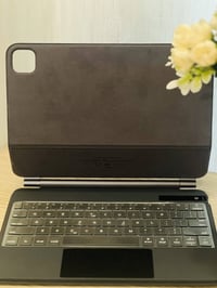 ماجك كيبورد • ايباد 11 • كوبي