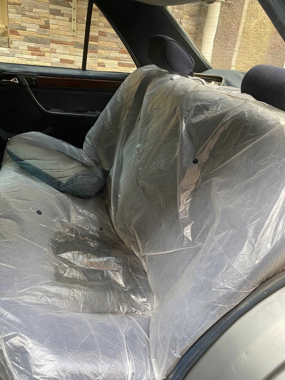 السلام عليكم
مرسيدس دب E300 للبيع
موديل 1988 
صبغ عام جمالية
محرك بلاد عنكبوت قبق اسود 
سلايد طگتين شغال 
رقم بغداد بأسمي تحويل ثاني يوم
سعرها 60 وبيها مجال 
للإستفسار ***********
