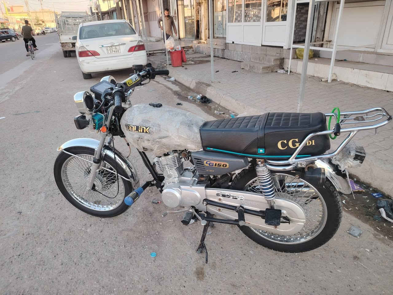 سونيك 25 محرك برغي ما مفتوح شرط 4كير دراجه حلو و نضيفه سعر 680بي مجال بصيط ***********
