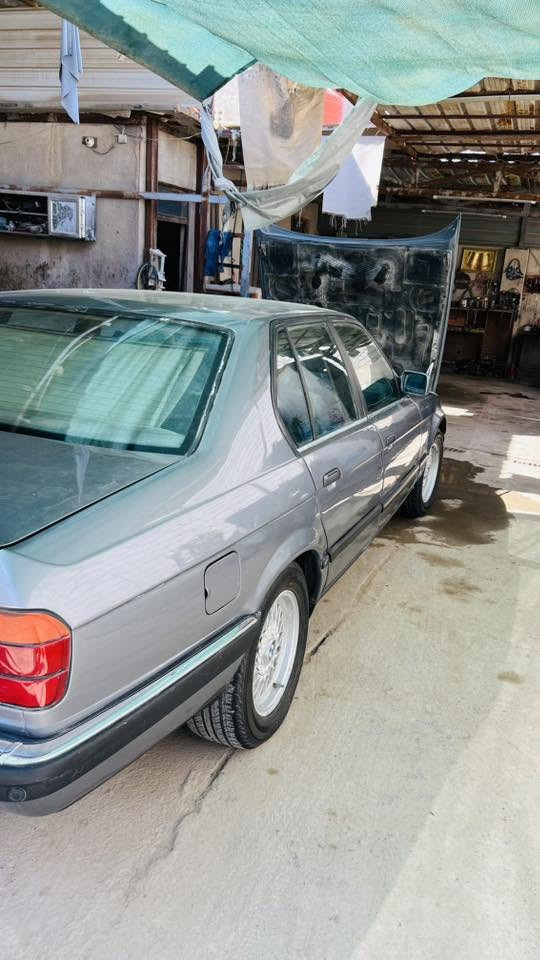 السلام عليكم من رخص الأمن المحترم
Bmw ٧/٤٠
أصل بليتة و سنوية مكفولة من الضربة 
مصبوغة للجمالية 
مكينة مكفولة 
السيارة جاهزة من كلشي 
سلايت طكتين 
ABS شغال
تخم تاير باتري كلة جديد 
منظومة ماء +منظومة تبريد جديد 
السيارة مدامة بالكامل 
بسمي ابيع شرط التحويل 
السعر المطلوب ٦٥ وبيها مجال 
للاستفتار أكثر الاتصال على ***********
