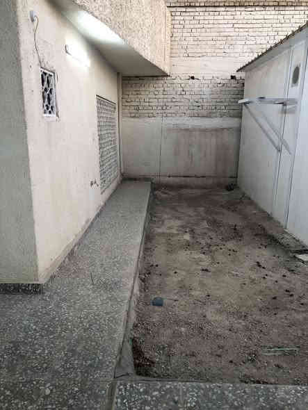 للايجار في السيديه
دار ٣٠٠م تجاري
الموقع السيديه شارع النخل
يحتوي الارضي كراج يسع سيارتين حديقه ومحل فارغ 
مدخلين صاله ومطبخ حار بارد غرفتي نوم حمامين منور داخلي كبير ومنور حولي 
الطابق الاول غرفتي نوم وحمام وسطح 
الطابق الثاني سطح
الموقع السيديه شارع النخل مباشر
الدار يحوي محل كبير يوجر مع الدار او بدونه
يوجر سكني او 
يصلح معهد او روضه او مركز تجميل 

للاستفسار ‼️
✉️ مراسلة الصفحة ✉️ 
أو ⚠️
نتشرف بزيارتكم لمكتبنا الكائن في 
السيدية-مقابل جامع الهدى 🕌
أو ⚠️ 
الاتصال على الارقام التالية : 
☎️***********
☎️***********
واتساب✅
فايبر ✅
