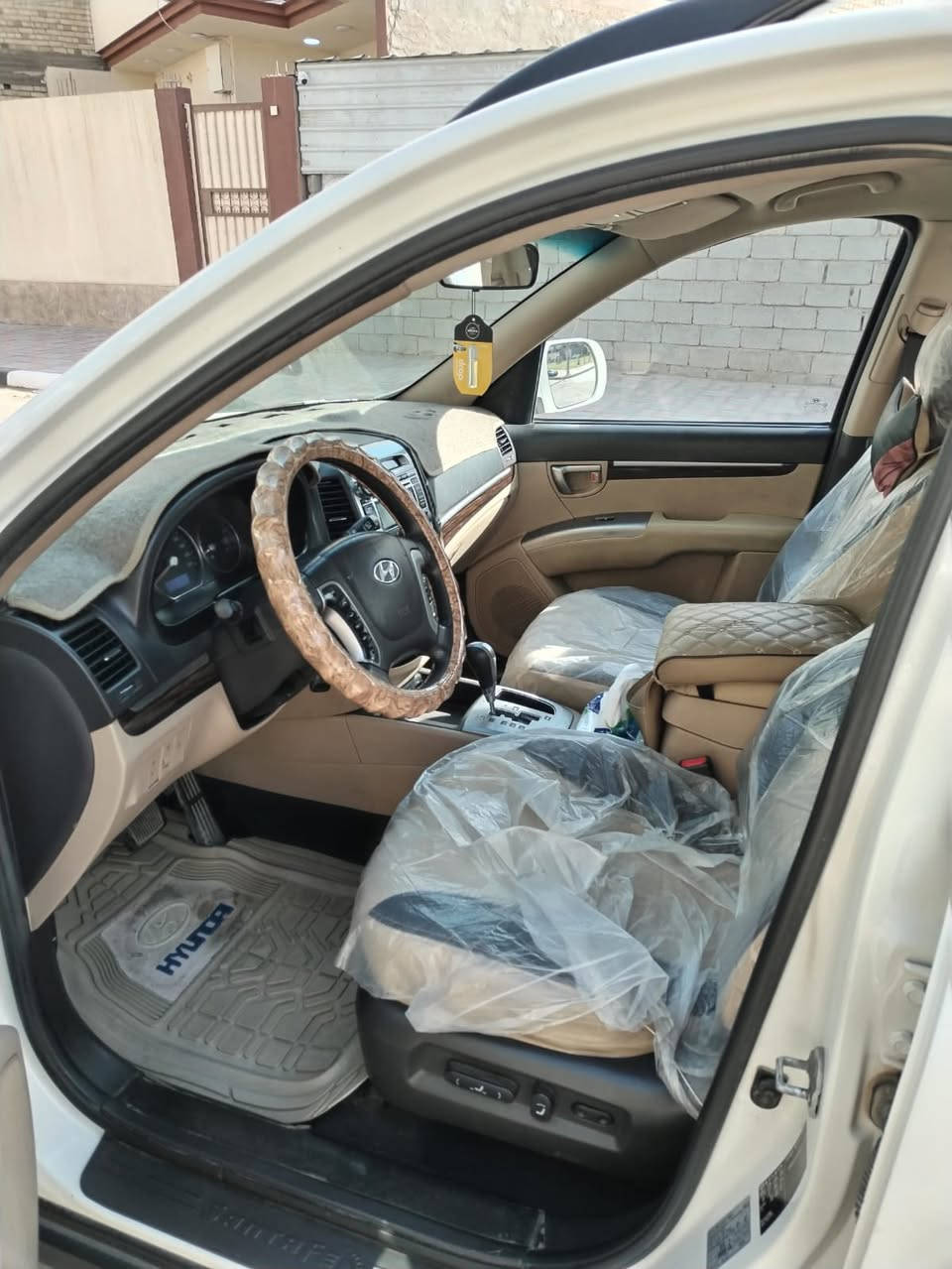 هونداي سنتافيا 2012 الشركه العامه للسيارات
فور ويل

سبعه راكب

رقم بغداد الدولي بسمي 

مكينة وكير على وضع الشركة

مكاني بغداد شارع فلسطين 

السعر 158 وبيها مجال بسيط

للاتصال ***********
