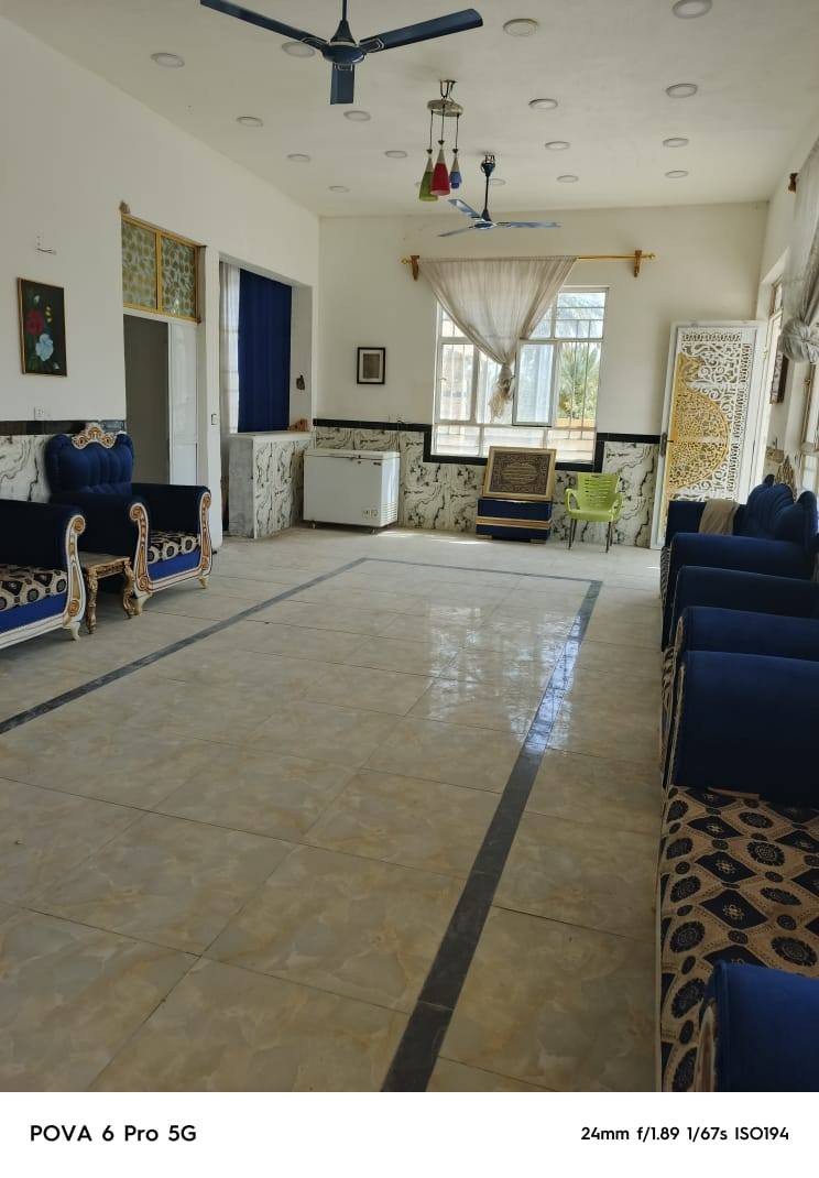 @مزرعه مساحه 1500متر ملك صرف تحويل في الطابو  وجه المزرعه 60 متر والنزال 25 متر  فيها بناء  بيت 200 متر بناء 2025  يحتوي علئ 3غرف ومطبخ  وصاله 50 متر و4 صحيات داخليه وخارجيه واجه البيت مرمر خالص اضافه الئ شاليه للضيوف وبحيرة اسماك  و3حدائق ايضا مسيجه  بلوك وملبوخ  جميع الجوانب العنوان بغداد جانب الرصافه شرق القناة طريق السياحي منطقة كاسر بوص تبعد عن فلكة حي النصر 10 دقائق السعر النهائي 250 مليون  من الاخير للااستفسار  رقم الموبايل ***********    والتوفيق للجميع تحياتنا
