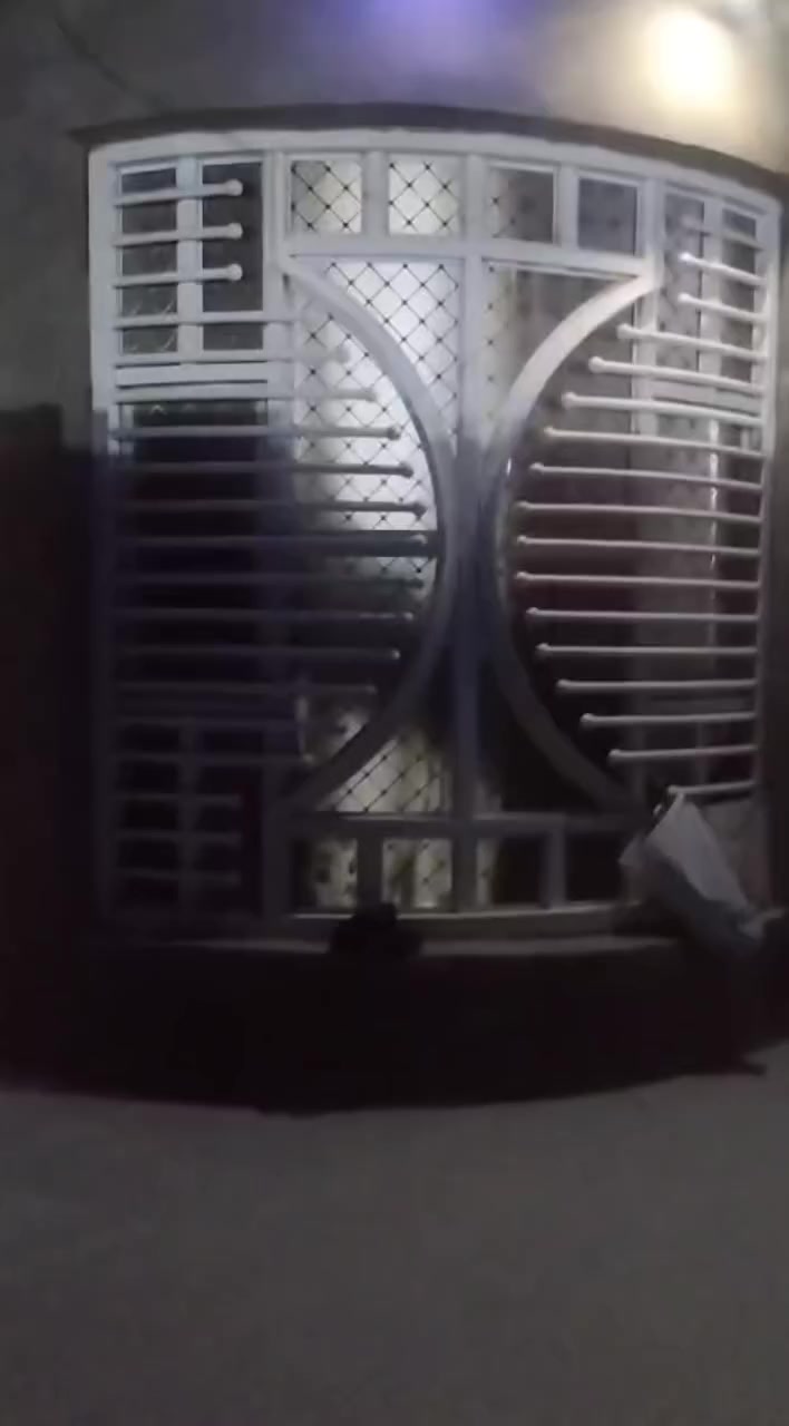 للبيع دار 110متر ركن مربع طابق ونص حديث درجه اولى حي محمد حسن بداية شارع المصري *********** واتساب
