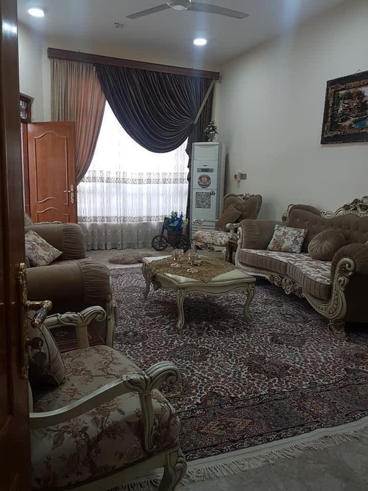 السلام عليكم بيت للبيع 250م طابو زراعي سند25 بدايه سده دور النفط اول فرع المنطقه المشموله بخدمات الجهد الهندسي حاليا ماء ومجاري على الدوله عرض الشارع 10 م البيت طابق واحد غرفتين وصاله جبيره وصحيات استقبال مطبخ مناور الطابق الثاني غرفتين بناء جاهز داخليات سطحين امامي وخلفي كونكريت البيت جديد حاليا فارغ للاستفسار الاتصال على الرقم ***********
