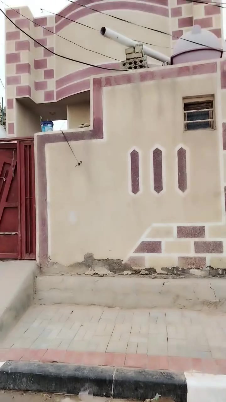 دار للبيع العنوان كربلاء حي العسكري قطاع ١٦ السعر خاص او الاتصال عل رقم ***********
