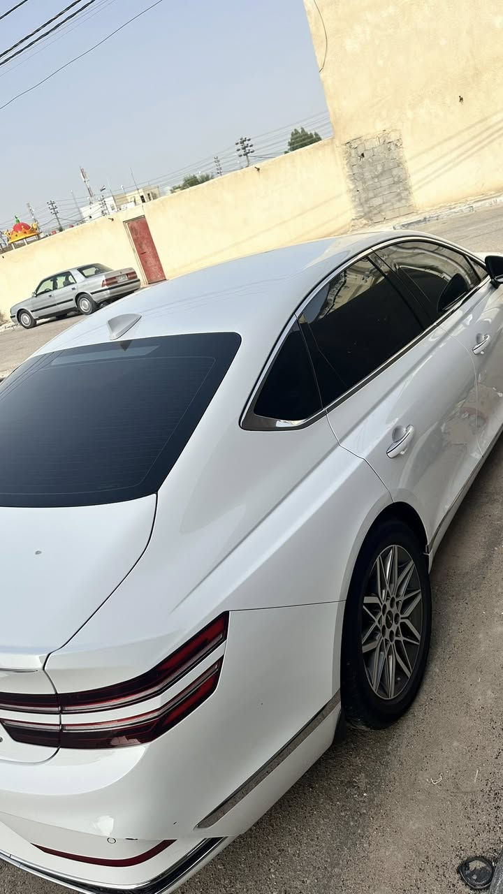 GENESIS G80 BASE
موديل 2025
محرك 4 تيربو 
رقم بصرة شهداء 
حادث بنيد وجاملغات كفاله شاصي ولغد 
* القوة: 300 حصان
* العزم: 311 رطل/قدم
* ناقل الحركة: أوتوماتيك 8 سرعات
* الدفع: AWD دفع رباعي 

الأداء والصرفية

* التسارع 0-100 تقريباً: حوالي 6 ثواني
* صرفية الوقود:
    * داخل المدينة: تقريباً 20 MPG
    * خط سريع: تقريباً 29 MPG
* خزان الوقود: 17.2 غالون  

* شاشة بانورامية كبيرة 27 إنج
* عدادات ديجيتال
* Apple CarPlay و Android Auto
* تشغيل بصمة وبصمة ذكية
* مقاعد كهربائية جلد
* تبريد وتسخين للمقاعد الأمامية 
* نظام صوت فاخر
* إضاءة داخلية Ambient Lightin

* رادار أمامي
* مثبت سرعة ذكي
* المحافظة على المسار
* كامرة 
* حساسات أمامية وخلفية
* فرملة طوارئ تلقائية
* مراقبة النقطة العمياء  
السعر 285
***********
البصرة
