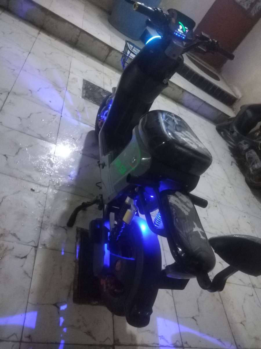 السلام عليكم دراجه البيع خمس بطاريات حجم كبير ار٩ السعر 450 بيها مجال الرقم ***********
