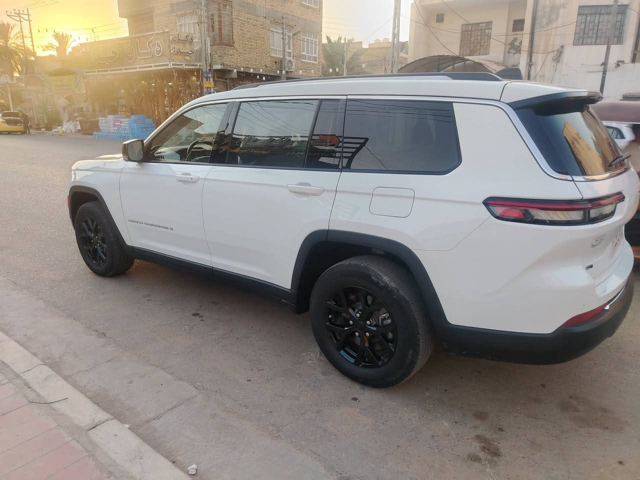 جيب موديل 23 سياره فول مواصفات ميحتاج اذكرمواصفاته 7 راكب ماشيه 45 حادثها جاملغ وبنيد  مراوس حسب القناعه السعر 310 السياره موجوده بالعماره ***********
