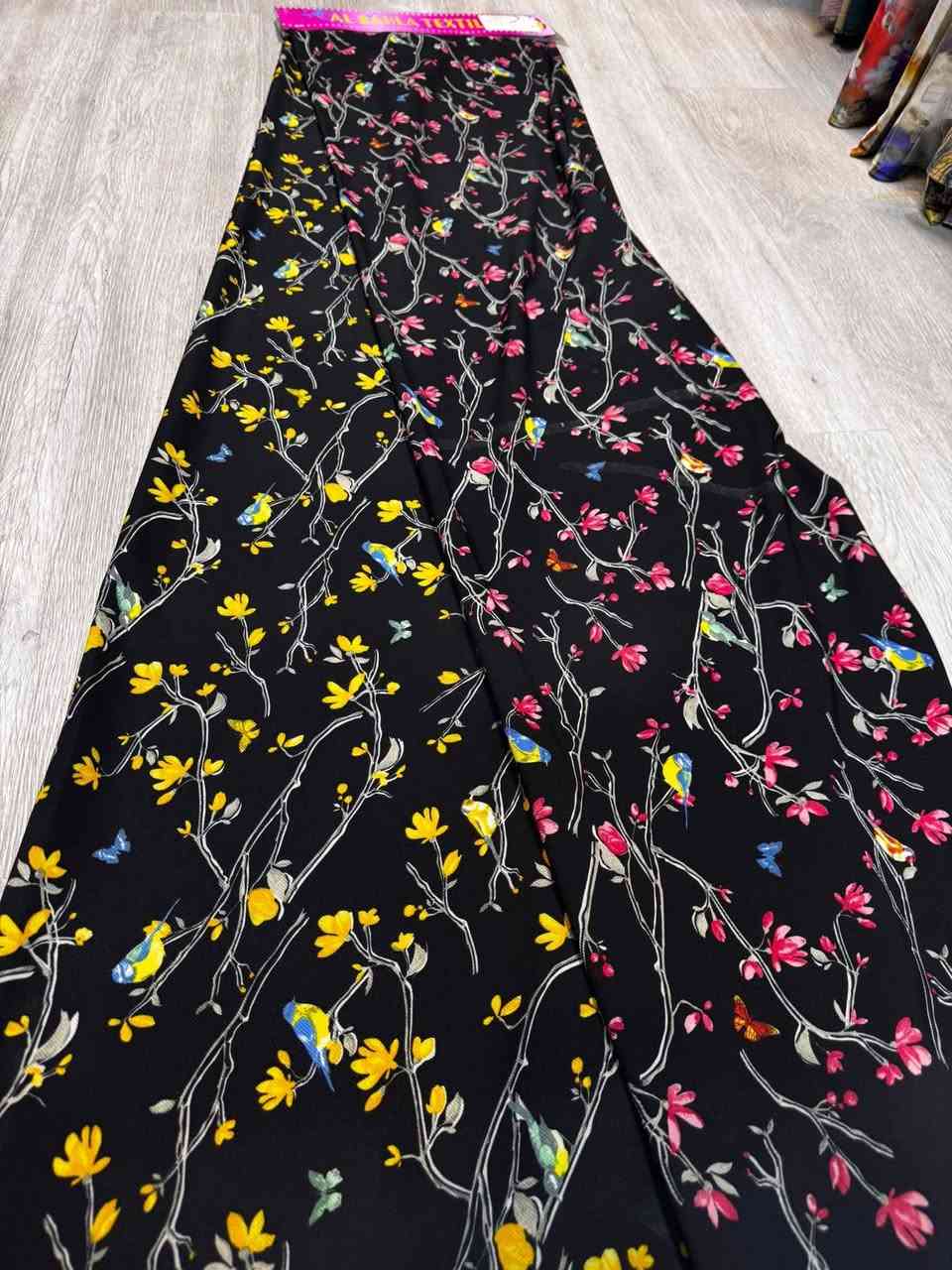 كشمير بريطاني خامه أصليه 
السعر مناسب جدا 
يوجد خصم لخياطات أصحاب الجمله 
العنوان شطرة شارع الكص مقابل سوق العربي قرب مجمع الروان القديم للحجز والاستفسار الاتصال على الرقم أو على واتساب يوجد توصيل جميع المحافظات 
***********
