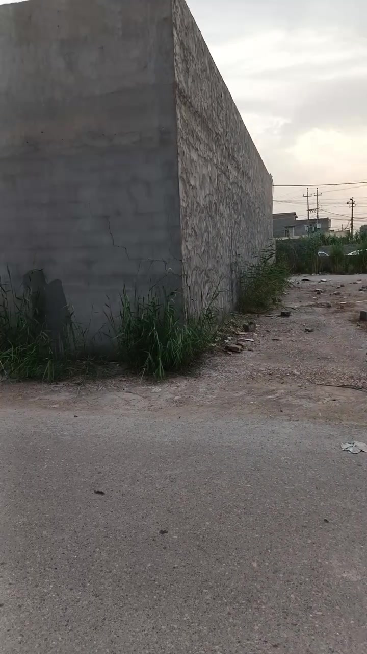 سلام عليكم بيت البيع بل جغيفي الثانية مساحه 150متر بيت بناء 🏢بلوك مي كهرباء كله واصل مدراس سواق صيدلية كله قريب عليه شارع تبليط للاستفسار عله رقم ***********
