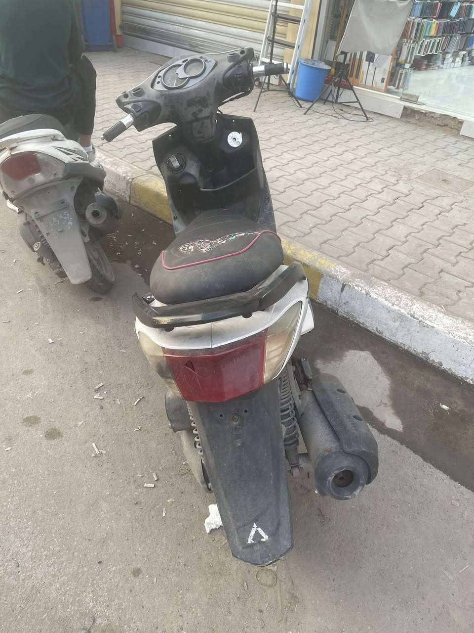 سكنس فحل نوزل
سلام عليكم سكنس فحل نوزل الدراجه مفتوحه بس ولفات الدراجه متروكه قبل سبوع مشغلها نضيفه ما بيها شي تأخذها على حطتها ناقصها بس بجم مازده موجوده سعرها ٣٥٠ قفللل بدون عمله مكاني بغداد كريعات رقمي ***********موجود واتساب واتصال
