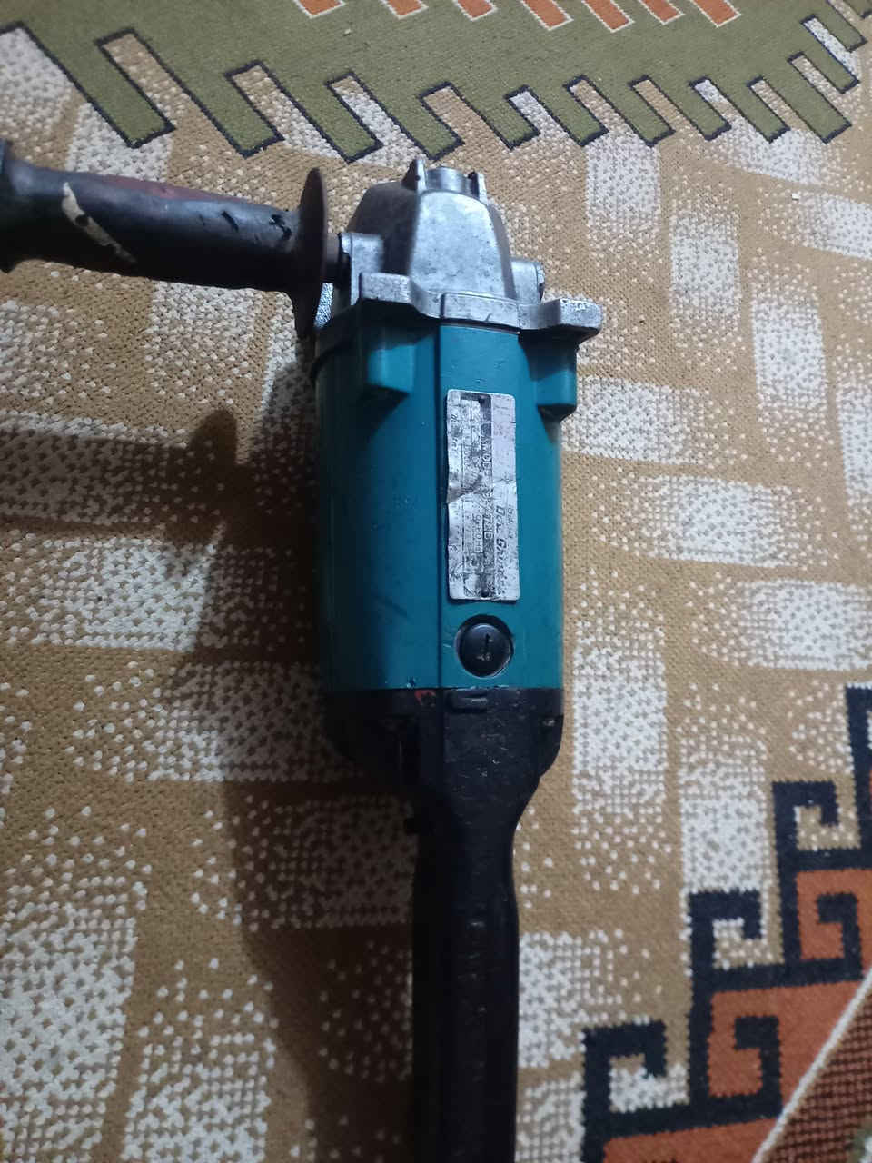 سلام عليكم عندي هاي الأغراض البيع على الشغل اليريد يدخلي خاص او الاتصال على الرقم الوتساب ***********
