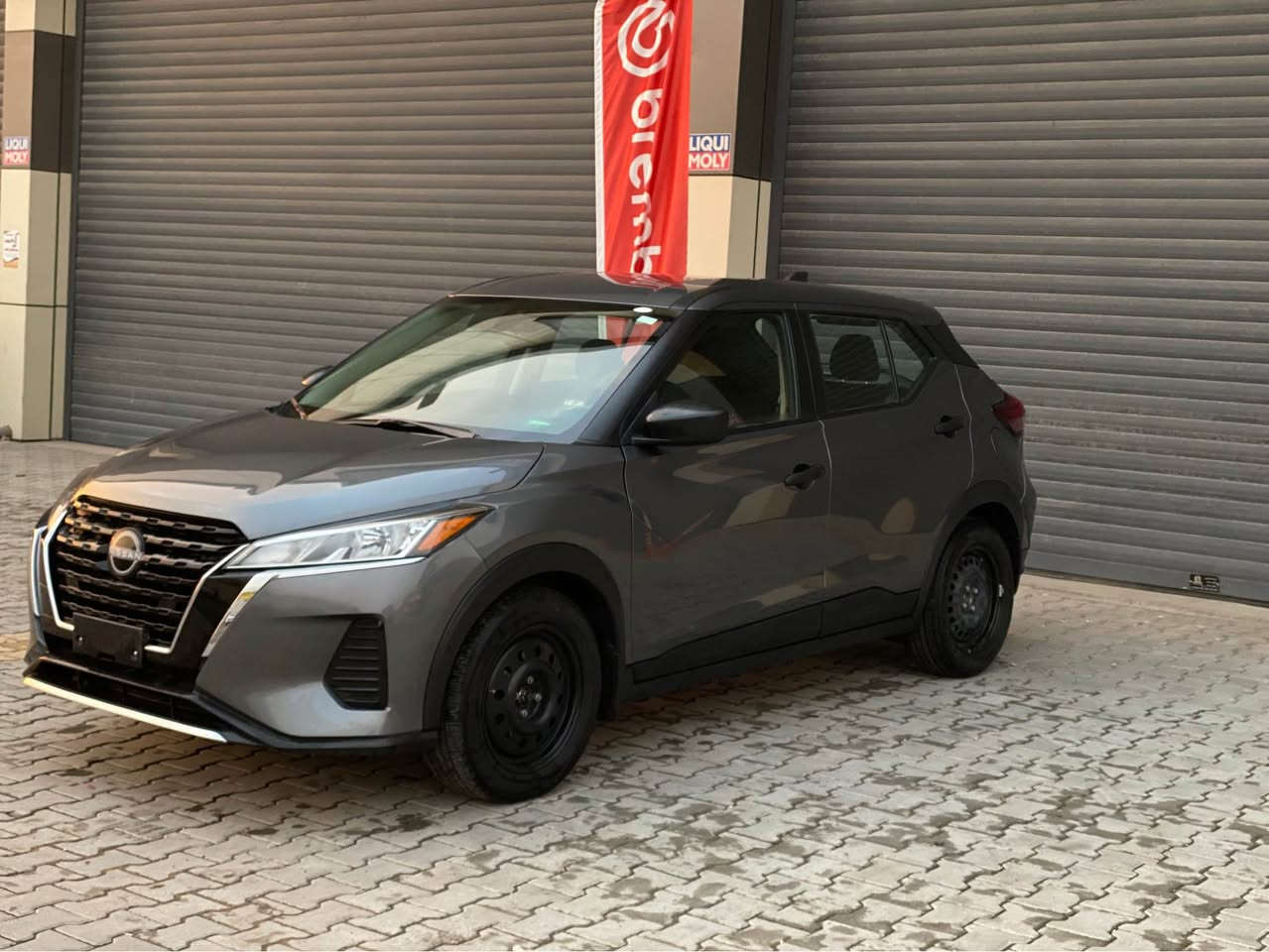 نيسان كيكس 2023 
مواصفات S : بصمه , شاشه , كامره , رادار امامي وخلفي وبالمري , حساسات خلفيه , 35,000 ميل ماشيه 

السياره ماشاءالله كلش جديده ونظيفه
فقط حادثه باب خلف السايق ومبدله ببلادي
يعني السياره قطرة صبغ مابيها بجم كبس 
كير و محرك و حجر و رادار بشرط 
بدون بارد و رصعات و شخوط 
السياره جاهزه دينار واحد مابيها مصرف 
بدون رقم يترقم شمالي مكان السياره سليمانيه

واتساب : *********** السليمانية, العراق
