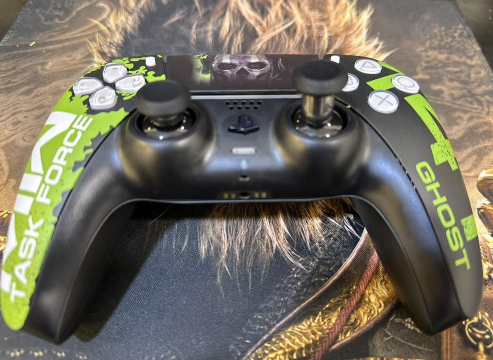 سلام عليكم جوستك PC5 احترافيه اصليه 
كير مغناطيسي 
دكم ماوس 
سعر 190 
رقم وتساب للتواصل ***********
