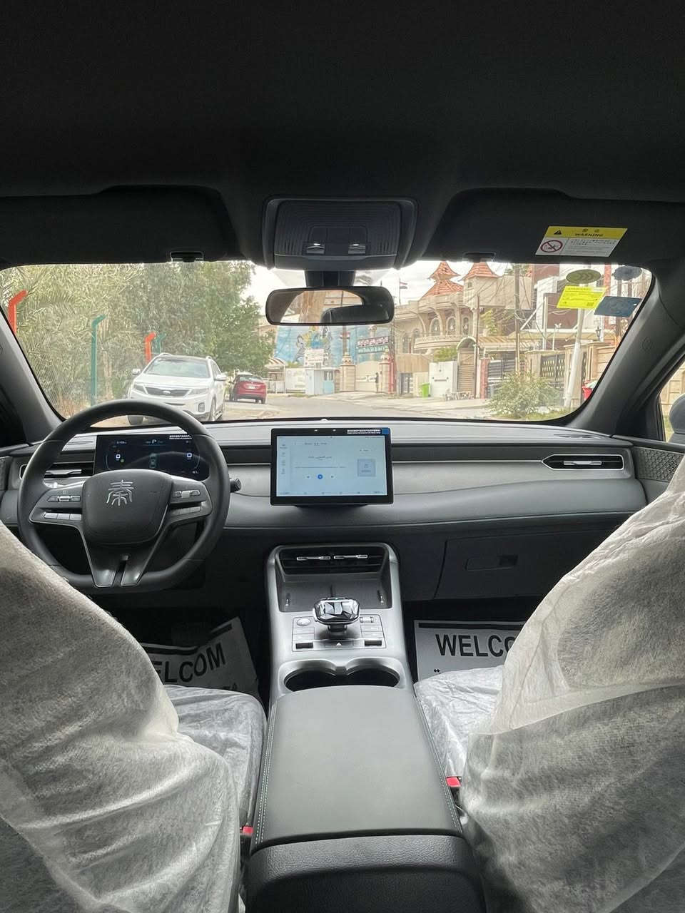 السلام عليكم BYD جن بلاس موديل 2025 زيرو مرقمه بغداد ومثبت لوحه بأسمي والتحويل مباشر معروفه مواصفات ال جن بلاس مايحتاج اذكر مواصفاتها السياره مكفوله من الصبغ والبارد بس بيها ملاحضه الله يجفيكم الشر صار عندي رصعتين كلش اصغار مايبينن ب تصوير وحده ب باب الامامي اليمين والثانيه ب باب الخلفي اليمين وحده بصف الثانيه وشخط ب جاملغ الخلفي اليمين موضح بالصور والباقي كفاله عامه السياره جديده وزيروو السعر المطلوب 18 مليون قفل مكان السياره بغداد ال كرخ حي الجامعه شارع الربيع للستفسار هاذا الرقم *********** وشكرا
