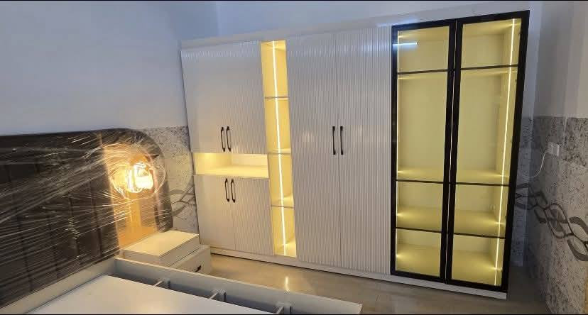 ✨ هل تحلم بغرفة نوم مودرن تجمع بين الأناقة والراحة؟ 
نحن نحقق لك ذلك!
 ✨نقدّم لك أرقى تصاميم غرف النوم الحديثة المصنوعة من خشب MDF و HDF بألوان جذابة ولمسات عصرية تُلائم جميع الأذواق.
🔹 جودة استثنائية مدعومة بـ ضمان حقيقي لمدة 5 سنوات!
🚚 النقل والتركيب مجاناً داخل مدينة كركوك 🇮🇶🔸 خامات أصلية ومتانة عالية تدوم لسنوات طويلة
🔸 تشكيلة واسعة من التصاميم الكلاسيكية والعصرية
🌟 اغتنم الفرصة الآن وامنح غرفتك لمسة من الفخامة والراحة التي تستحقها.
📍 زورونا في معرض ومعمل كروب سرت السراي SERT SARAY ––––––––––––––––––––––––––––––––
📞 للحجز أو الاستفسار، تواصلوا معنا عبر الرسائل أو الاتصال على الأرقام التالية:
***********☎️
 ***********☎️
***********☎️ 

    كركوك شورار قرب مول جهان
