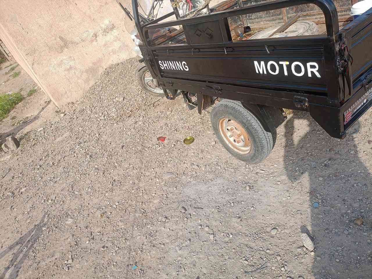 السلام عليكم ستوته شخوان موديل 14اوراق كامله مكاني عوينات الركبه بيها لحيم  الاستفسار خاص او اتصال ***********
