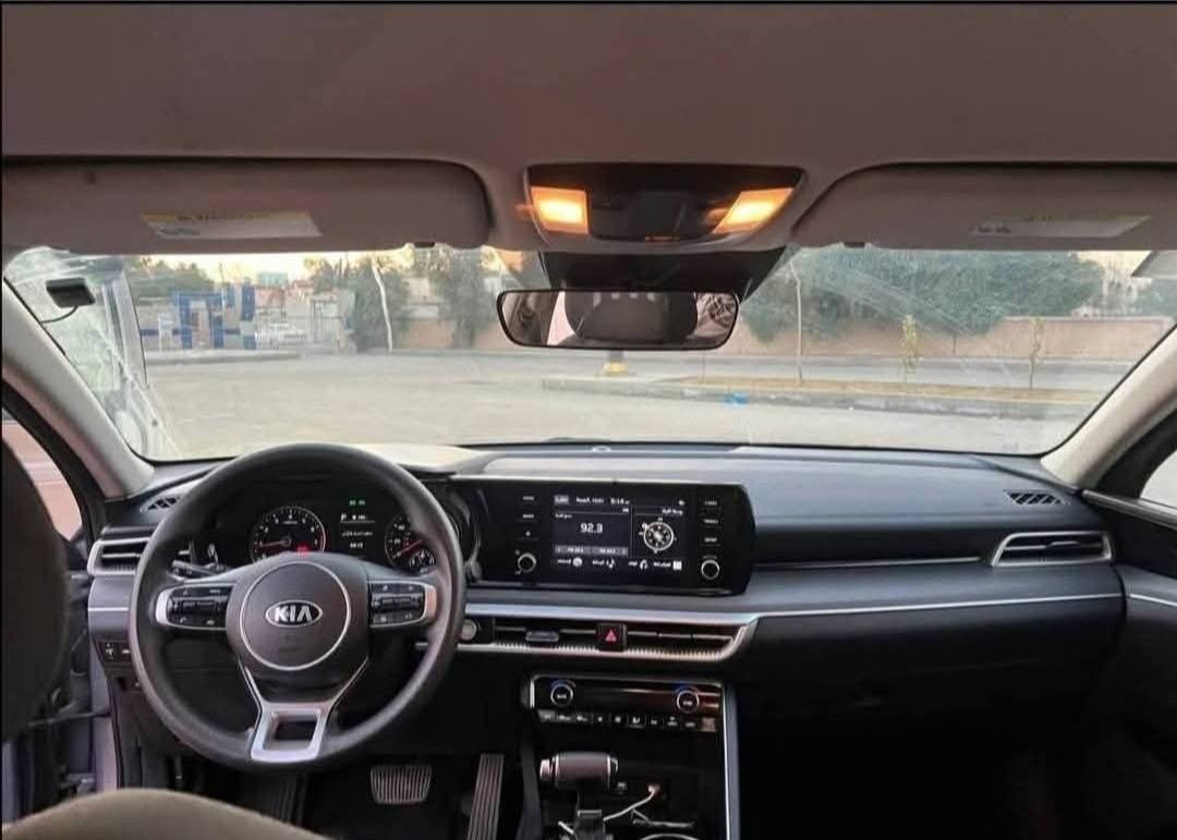 السلام عليكم... 
* كيا... K5 
* موديل 2021
* وارد أمريكي حادثها خلفي بدون تبديل فقط ضربه خفيفه صور الحادث مرفقات بالمنشور 
* محرك 1600تيربو 
* 4مودات قياده
* بصمه تشغيل عن بعد
* بصمة أبواب 
* سستم صوت كامل 
* قياده ذاتيه
* تحديد مسار
* كشنات مخمل بلاد
* شاشه كبيره
* تخم تاير جديد
* كامره اماميه وخلفيه 
* رادارت 4 جوانب
* مانع انزلاق
* مساعد بقاء في المسار
* نظام مكابح تالقائي للطوارئ
* مكينه وكير وحداديه مكفولات
* تبريد ماشاء الله ثلج 
* حساسات اماميه وخلفيه
(رقم السياره ذي قار معوقين عندي وكاله عامه بأسمي)
 مكان السياره ناصريه مركز
السعر  ١٦٠ ورقه... مع مجال القليل 
رقم الهاتف ***********
