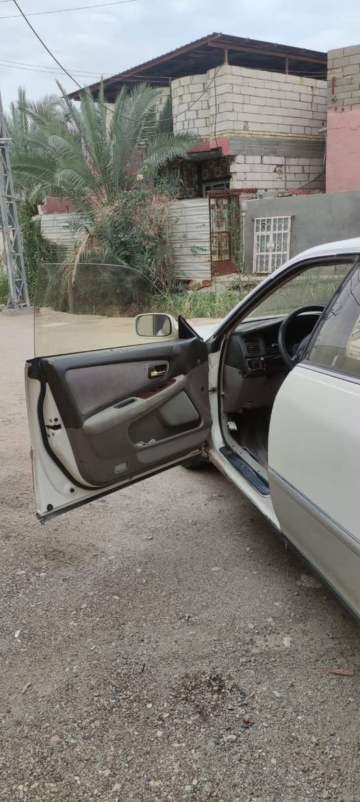 سلام عليكم
مارك 2000 محرك ونجي كير محرك مكفولات اربع بيبان جدد دواخل نضيفه بيها ضربه خفيفه رقم ميسان السنويه منتهيه بشهر الواحد صاحبها يريد مداور 
السعر المطلوب 57
المكان البصرة - قضاء المدينة 
للاتصال :***********
حدادية جديدة ونظيفة 
تخم تاير جديد
