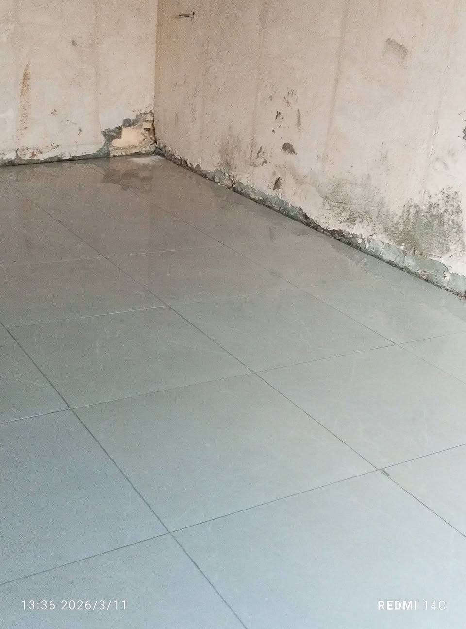 سلام عليكم جزاء من عمالنا بورسلين الواح جدرايه مو ارضيات 80 في 80ودراج مرمر تركيا ونشاء لله بعد تشطيب نزال باقي العمل ***********لاستفسار
