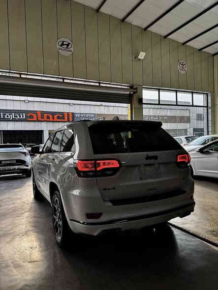 السلام عليكم للبيع جيب كراند شيروكي (S) 🙏🏻
موديل 2022 خليجي🚘
 وكالة خليجيه❤️‍🔥🏁
السيارة مكفولة كفاله عامه بوضع الشركه بلاد
مواصفات ال s فول 1/1
1-رادار امامي عدسه✅
2-محرك 3.6L (6v)✅
3-داخل احمر وأسود بلادي ✅
4-تحذير خروج عن المسار ✅
5-نقطة عمياء ✅
6-دفع 4x4✅
7-فرش المقاعد جلد الأمامية كهرباء ✅
8-المقاعد الأمامية تدفئة وتبريد ✅
9-ذاكرة حفظ وضعيات الجلوس ✅
10-تدفئة ستيرن ✅
11-سقف بنورما ✅
12-شاشة حجم 4.8 ✅
13-نظام خاص لطرق الوعرة ✅
14-مصابيح الأمامية زنون ✅
15-مصابيح LED✅
16-كشافات ضباب زنون ✅
17-تشغيل عن بعد ✅
18-صندوق كهربائي  ✅
19-حساسات امامية ✅
20-حساسات خلفية ✅
21-كامرة خلفية ✅
22-ويل قياس 20 اسود لماع ✅
23-المرائة بـ خاصية التعتيم الذاتي ✅
24-مرائة امامية كهرباء ✅
25-بلوتوث تلفون ✅
26-تحديد سرعة ✅
27-تحديد مسار ✅
28-نظام تشغيل وإطفاء أتوماتيكي ✅
29-نظام بريك اتوماتيكي ✅
باقي مواصفات S معروفه سياره جديده بمعنى الكلمه من الزيرو لحد ليوم على ايد وحده رقم بغداد باسمي تحويل مباشر
————————————————————————————
موقعنه:بغداد الكرخ معارض البياع 
السعر:384💸💸وبي مجال👋🏻🤍
لاتصال والاستفسار: ***********   
                                                ☎️☎️         ☎️☎️
