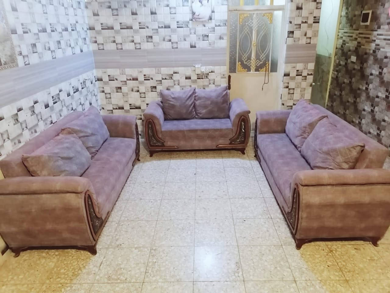 للبيع تخم ٨ مقاعد كلش نضيف *********** بغداد
