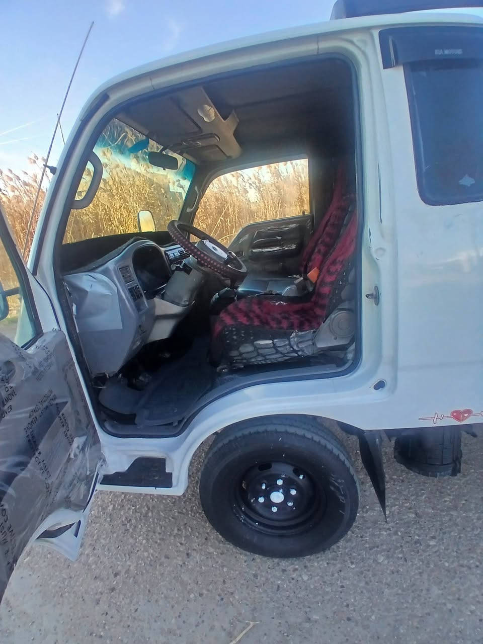 بسم الله
كيه ام عيون للبيع موديل 2002رقم بغداد مشروع وطني سنويه جديده سياره قماره بلاديه صفاح لبدي مرشوشات فقط  ومكفوله من  لكص رقم شاصي بلادي  وواضح بليته ورقم قماره كله بلاد كير محرك كفاله سياره حلوه مال جناي مكان سياره رمادي 
***********
