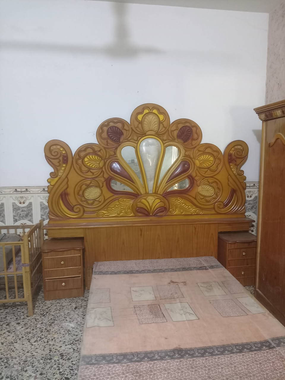 سلام عليكم غرفه للبيع رايدهه ٣٥٠ وبيهه مجال بصيط ***********
