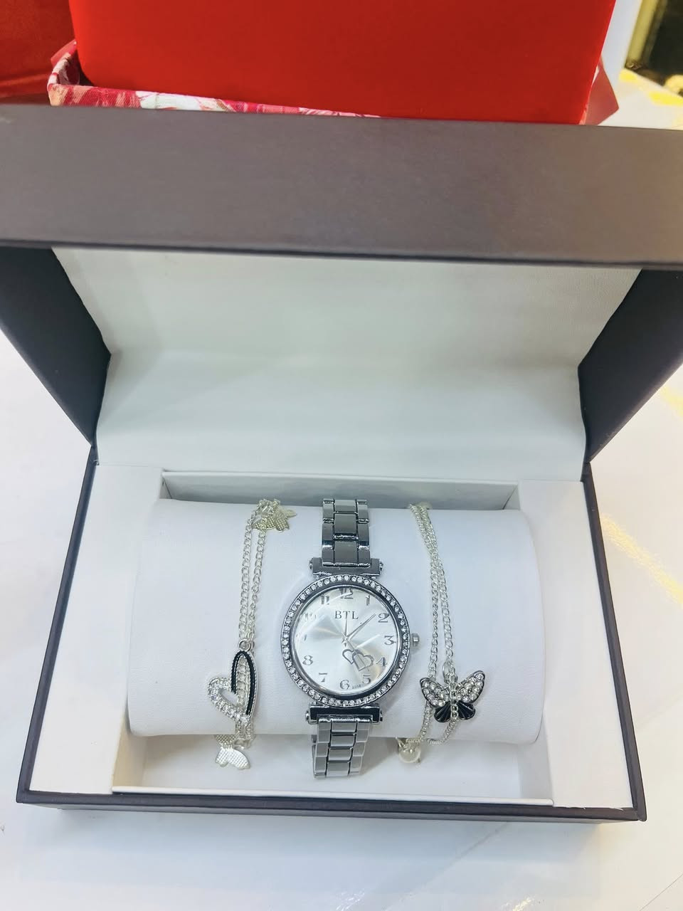 كوزمتك ئاسو❤️
اهلاً وسهلاً زبائننا الغوالي ❤️
وصل وجبه جديد 
من ساعات نسائيه 
عيد الحب ❤️2026 
 العنوان/خانقين شارع الاطباء فرع عماد مرطبات ❤️
يوجد  خدمه توصيل لجميع محافظات العراق


**إذا كنت صاحب هذا الإعلان وتريد حذفه لأي سبب، رجاءا أرسل رسالة إلى الدعم الفني**