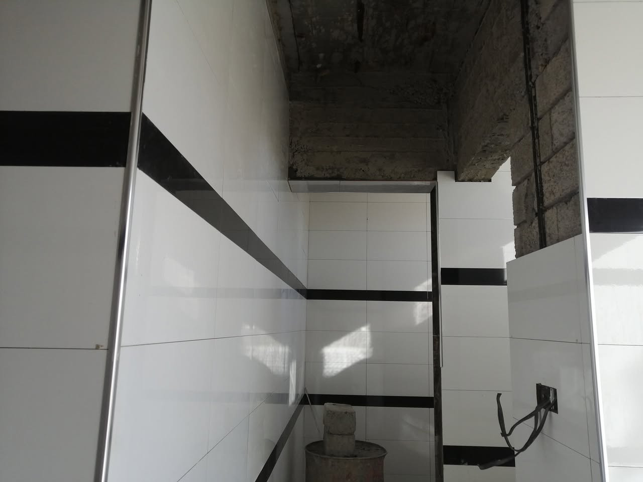 صفاف سرميك بورسلين جدران ورضيات بايات ازرات
شغل رقم واحد ***********
