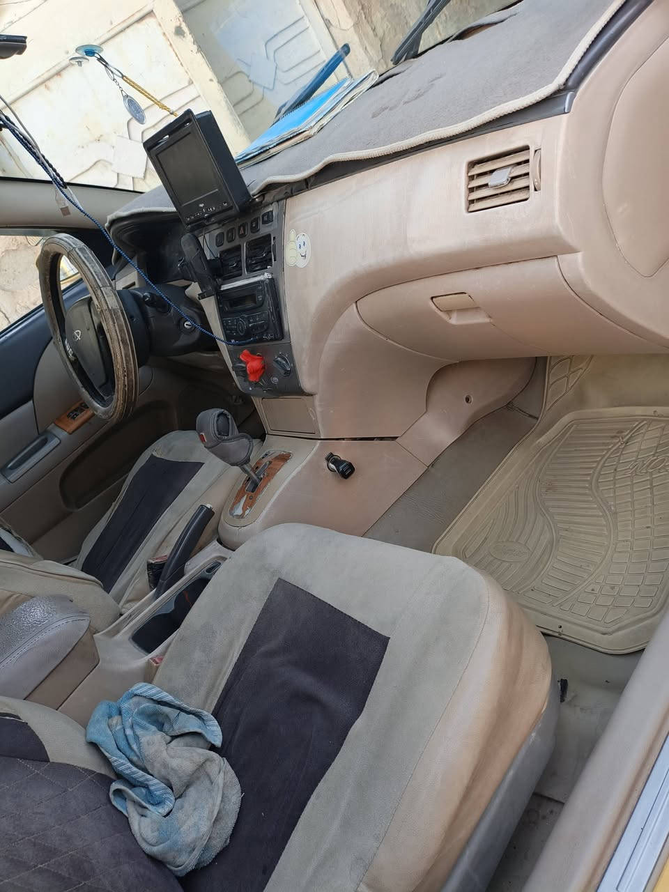 للبيع سياره أي فايف للبيع سياره خير من الله سياره 2010 سنويه لل29دفتر بانزين بيها سياره شرط الوكالة و تحويل نقابه 0السعر  32وبيهه مجال حك الجيه بس  ومراوس حسب القناعه و و ما متواجد عل فيس رقم الهاتف ***********
