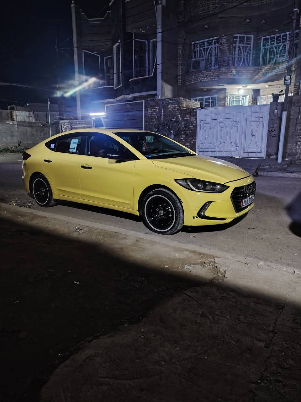 السلام عليكم الانترا 17جديدة او مرواس حسب قناعه صدر جديد قبل سبوع سويته  محرك2000 جديد كير جديد تخم تاير عدسات 300الف كلفتني فول موصفات بصمه فتحه حادثه جاملغ ومبدل نفس نيبل سنويه جديدة بسمي تحويل ثاني يوم كشنات تدفه تبريد *********** مكان لسيارة بغداد عبيدي
