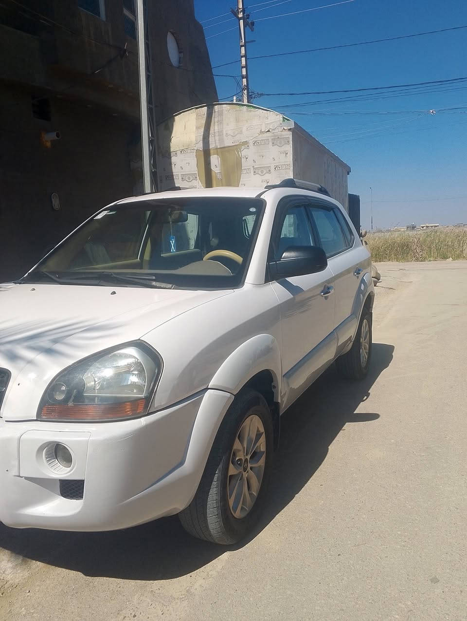 السلام عليكم للبيع توسان موديل 2009بسمي السياره جديده بمعنى الكلمه تبريد شغال بلاديه  بدون قطره صبغ حداديه تخم تاير كله جديد المكان بابل الحصوه ناحيه الاسكندريه الاتصال على رقم فقط ***********
