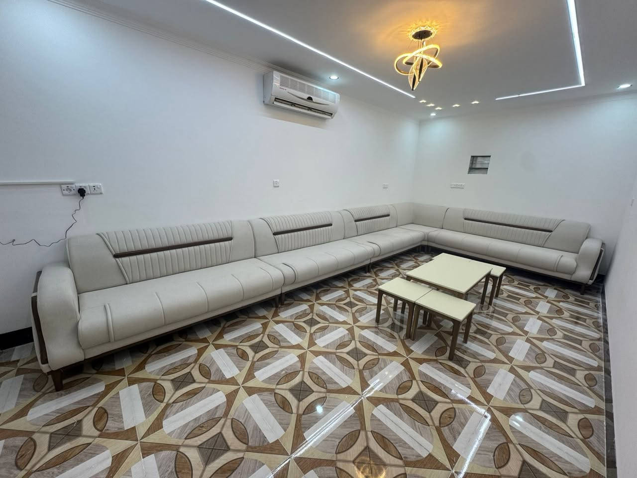 تم اكمال ديوان احد زبائننا حسب طلب زبون
موبيليات هردي جيهان في خدمت زبائننا 
مراسله عله واساب أو خاص 
*********** هردي عادل
