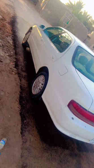 يلا السلام عليكم سياره كريستال للبيع سياره مقفوله من القص وراء الضربه والاصولياته السياره متعوب عليها مال جناي مكينه وقير ويا الكرتون مكلف بالنشر رحم الله والديكم خاص ماكو واتساب ماكو السعر 52 وبيها مجال***********
