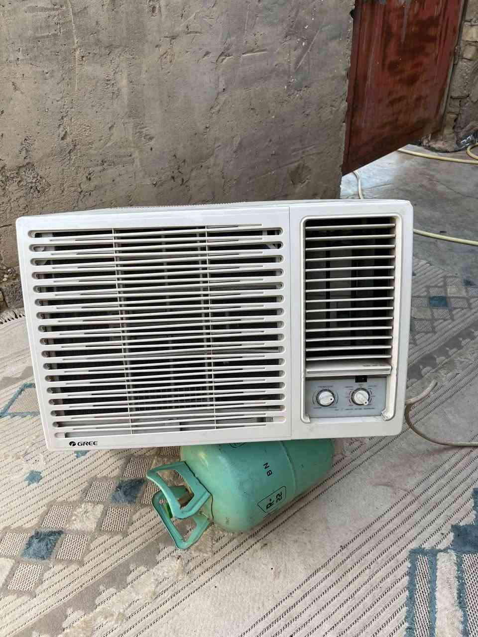 سلام عليكم
مكيف كري ٢طن كامل وجاهز برودتة تخبل 
ب٢٢٥ وبي مجال قليل 
بغداد المدائن 
للتواصل 
***********
