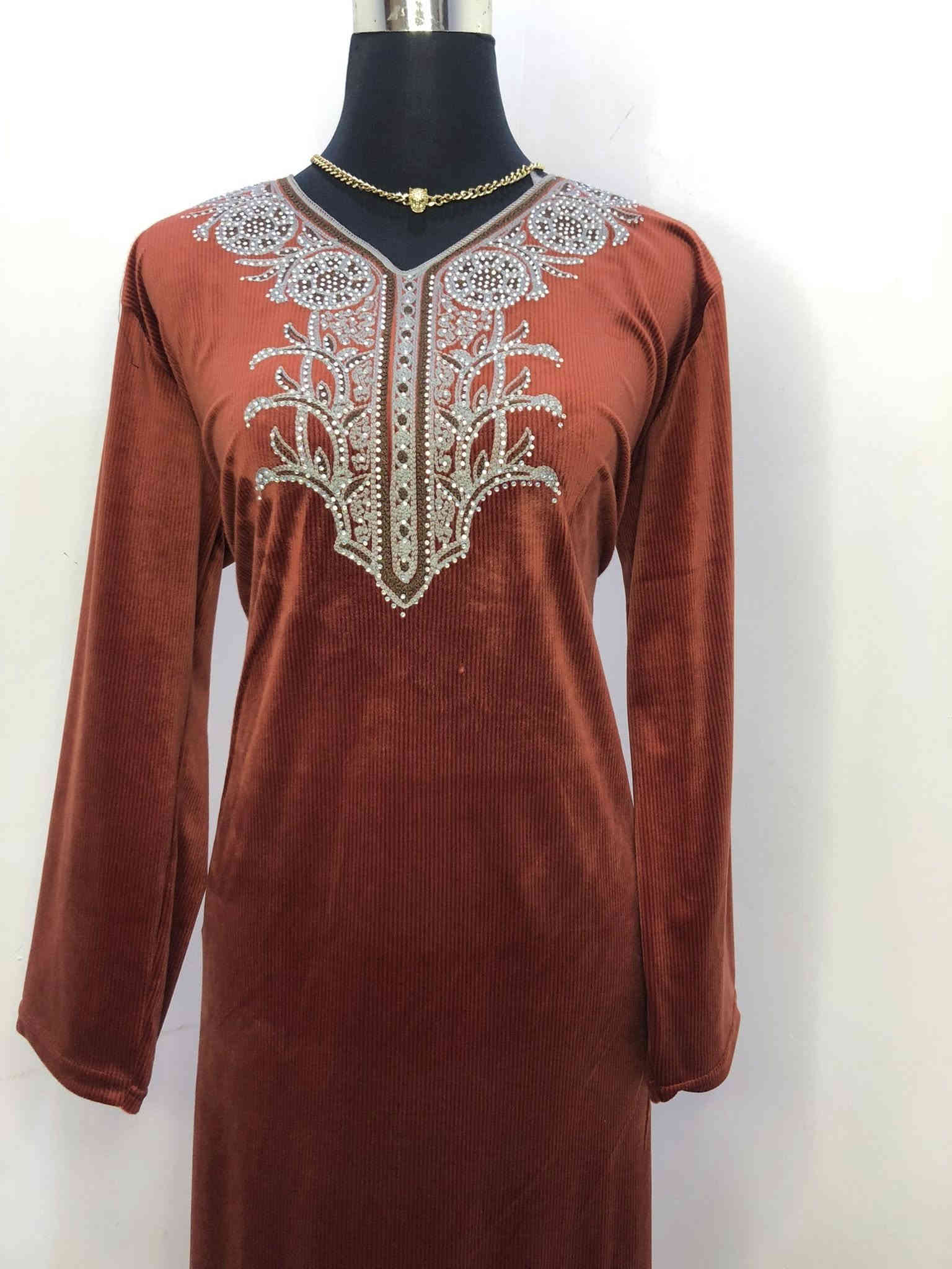 دشداشات قديفه 
قياسات من XL لحد 5XL
تلبس وزن 120
الخامه ستراس حراري 
توصيل 5 جميع المحافضات
للحجز وتواصل ***********
