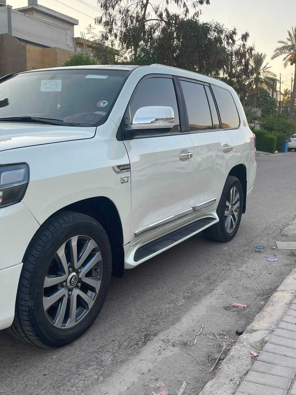 السلام عليكم لاندكروز موديل 2014  VXE V8 5.7 كاااااز محدثه 2021 السياره جاهزه مابيها نقص صدر تايرات باتريات تبريد ثلج ماشيه 110 الف رقم بغداد الجديد هزه جديده وبأسمي تحويل مباشر ملاحضه السياره محرك كاااز والسياره مصبوغه عااام مكان السياره بغداد ال كرخ حي الجامعة شارع الربيع السعر المطلووب 270 ورقه وبيها مجال شي بسيط للستفسار هاذا الرقم *********** ملاحضه السياره جانت درع ومرفوع  الدرع ب كامل اذا اكو مراوس عادي اراوس حسب القناعه شباب اني مسوي بيها سونار ومرفوق ويا الصور حته لا أتعبني ولا اتعبك وشكرأ
