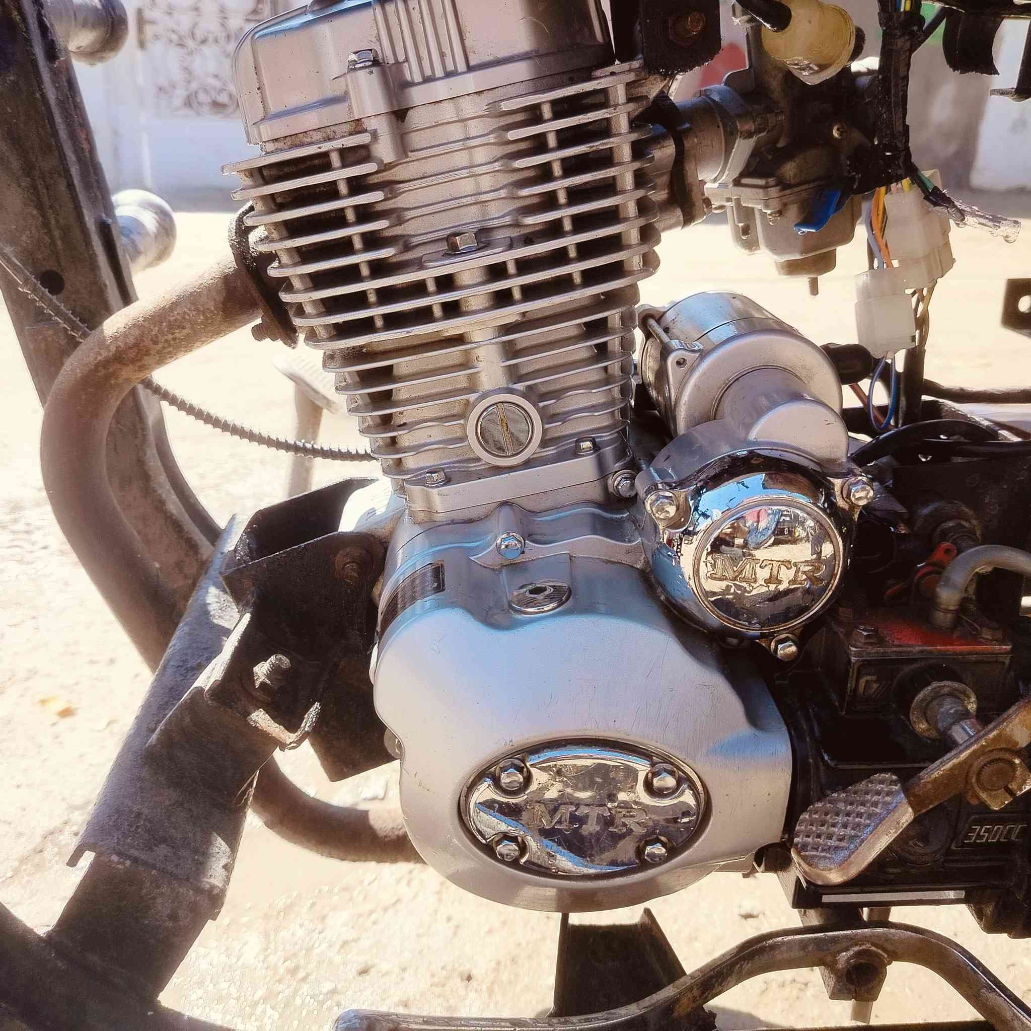 ستوته موديل 2009 محرك 2025 مامفتوح اكسن جمره ضفيره جديده رقم اسود وسنويه وراعيه موجود السعر 900 وبيه مجال المكان النجف ***********
