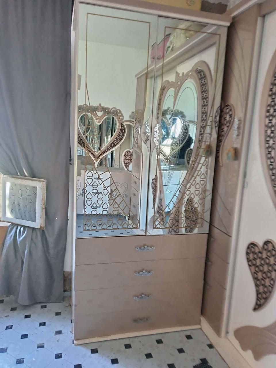 غرفة  تركي للبيع  السعر 800 وبيها مجال


**إذا كنت صاحب هذا الإعلان وتريد حذفه لأي سبب، رجاءا أرسل رسالة إلى الدعم الفني**