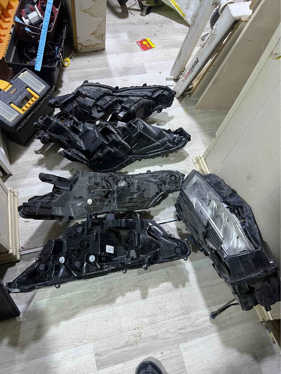 پێنج لایتی بیلادی ئیش دەکەن و كەمێک شکاون ٠۷۷۳۲۱۷۹٠۹٠
سێ لایتی کامری رافێکی شکل نوێ و نیسان رۆجێک هەمویان ئیش دەکەن زینۆن و خەریتەکانیان دەوتنێ چاک بکرێنەوە و دەشکرێ بەکار بهێنرێ بۆ لایتی تر بەیەکەوە دەفرۆشم السليمانية, العراق


**إذا كنت صاحب هذا الإعلان وتريد حذفه لأي سبب، رجاءا أرسل رسالة إلى الدعم الفني**