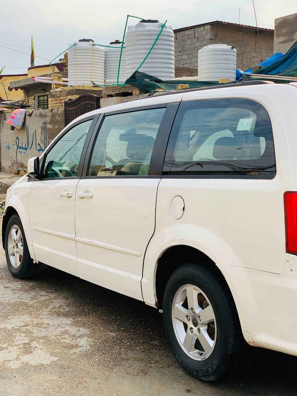 السلام عليكم
سيارة دوج كرفان موديل 2012 
رقم  بغداد 
سيارة خير من الله  يعني
تبريد 3 قطع 
جام كهربائي 
ابواب كهربائي 
يعني سيارة كلها كهربائية 
محرك 3600 
سياره  كشنات في اي في 
سعر سيارة 117 وبيها مجال خير من الله لشراي 
سياره عوزها ترتيب  وستفسار على سيارة نتصل على هاذا رقم هاتف 

‭0780 715 4148‬ 
لا يوجد وتساب
