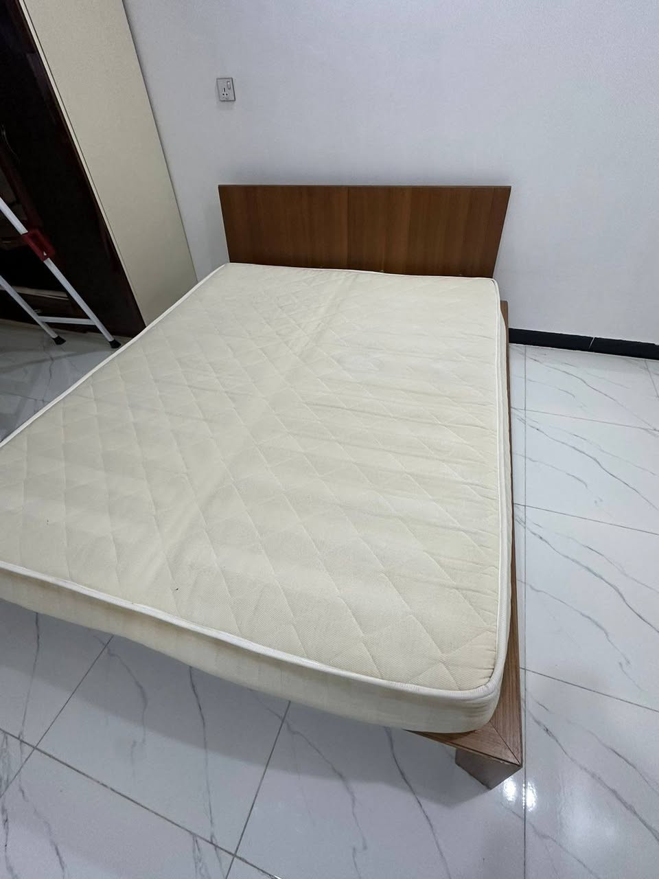 جربي نفرين وميز توليت وكومديه عدد 2
*********** محمد 
*********** جواد 
عنوان بغداد الغزاليه شارع  مرور مقابل ماركت  سيد  العروض
