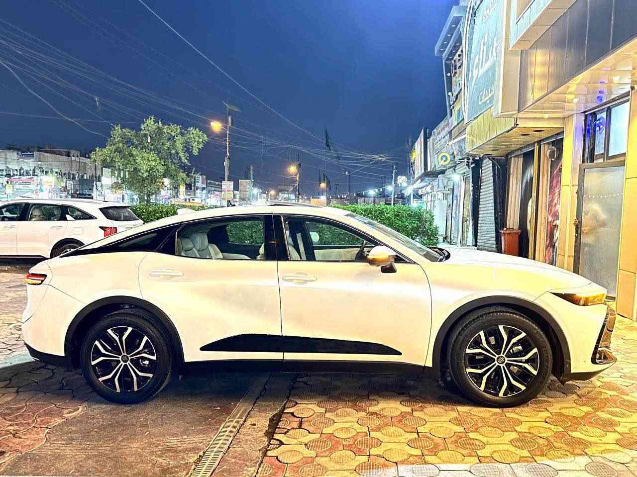 كراون بريميوم ٢٠٢٣ وارد عبد اللطيف جميل 
رقم بغداد جديد
فول مواصفات 
٤ كامرات 
سياقة ذاتيه 
مانع تصادم 
تحديد مسار 
بردة خلفية كهرباء
تبريد كراسي 
رادار امامي وخلفي وجوانب 
كراسي الامامية والخلفية كهرباء 
داخل بيجي 
السيارة ماشية ٥٠  الف 
العنوان زيون تقاطع ملعب الشعب
السعر ٢٨٠وبيهة مجال 
***********
*********** بغداد, العراق

