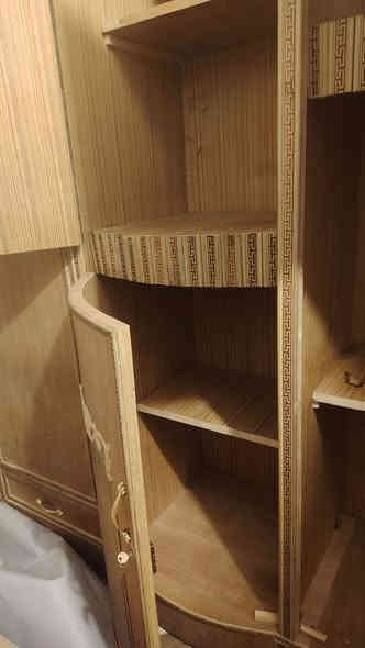 سلام عليكم ورحمة الله وبركاته 
اخواني خواتي 
غرفت نوم جديد عوزهة فقط صبغ 
مثل ما جاي شوف بعينك♥                 سعر750بيهة مجال 
            عنواني جسر ديالى القديم 
رقمي***********
