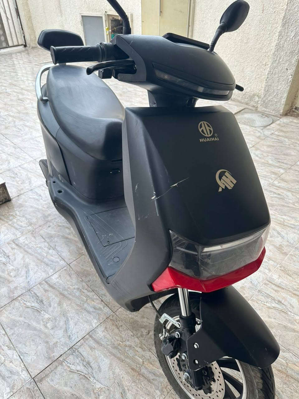 سلام عليكم دراجه جديده ستعمال 6 اشهر جديده 3 سرعات بيها  mb3 سرعتها 95 حقيقي 3 سراعت السعر 700 و بيها مجال ***********
