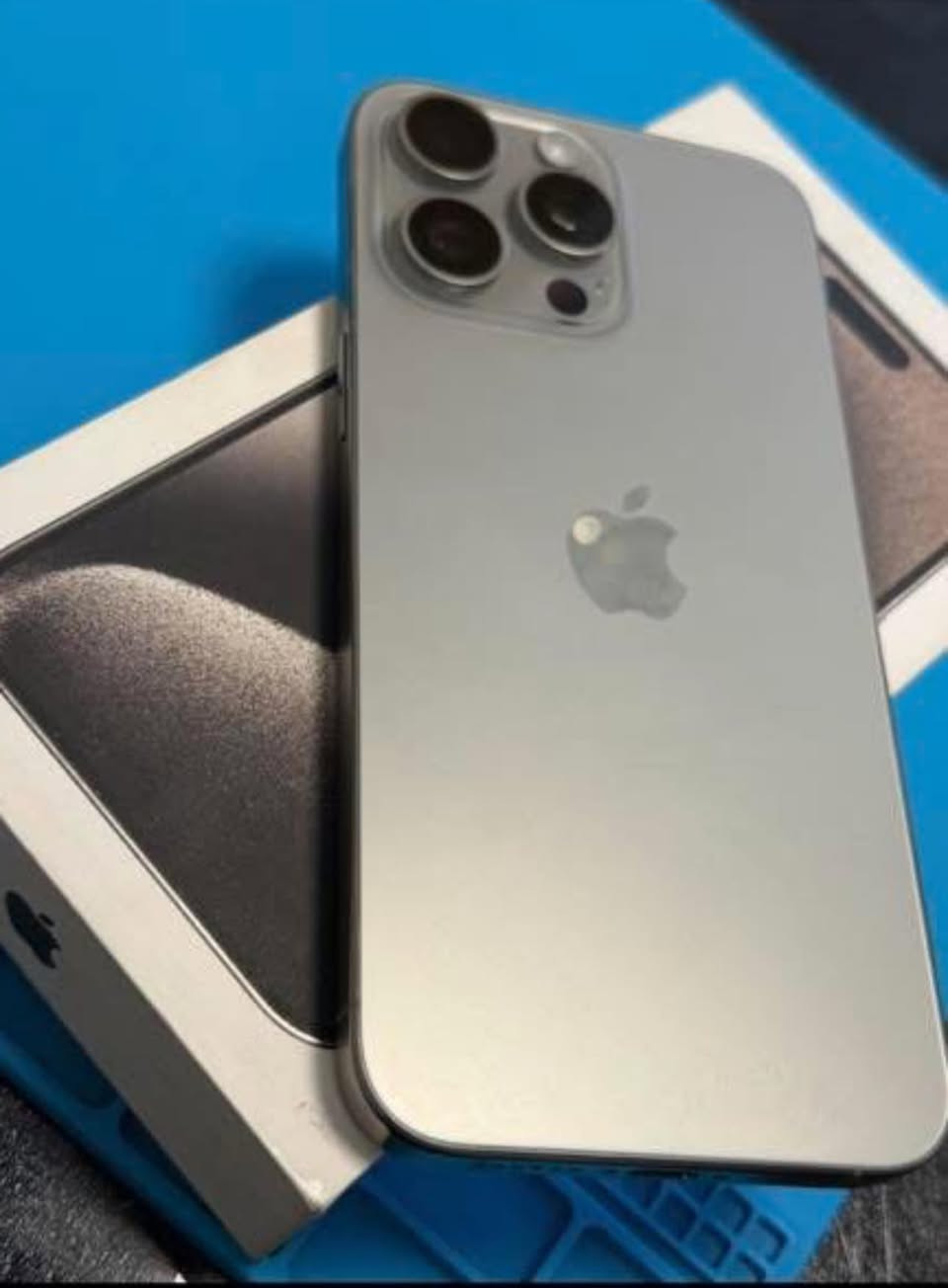 السلام عليكم
للبيع ايفون 15 برو ماكس بحالة ممتازة قريب للجديد 🔥
 • كلشي شغال وعلى الفحص
 • مبدل شاشة أصلية ألوانها ودقتها تخبل
 • نسبة البطارية 84%
 • عدد الدورات 813
 • نموذج M (ماستر)

💰 السعر: 850$ وبي مجال بسيط

📍 العنوان: الحلة – بكرلي
📞 للاستفسار: ***********
