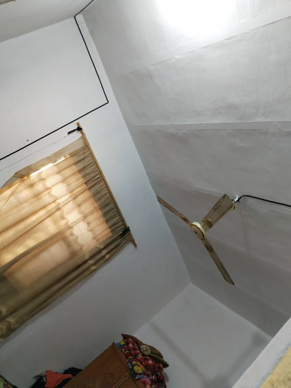 بيت البيع غرفتين صاله 250متر  *********** +قطعه. اتصال   مكلف ب نشر 200مترقرب غسل ال سرهيد
